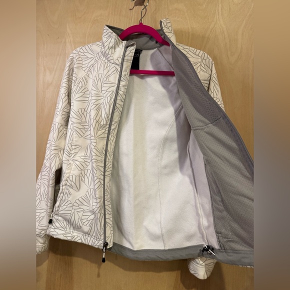 The North Face Leaf Pattern Jacket in White and Gray - Picture 4 of 6